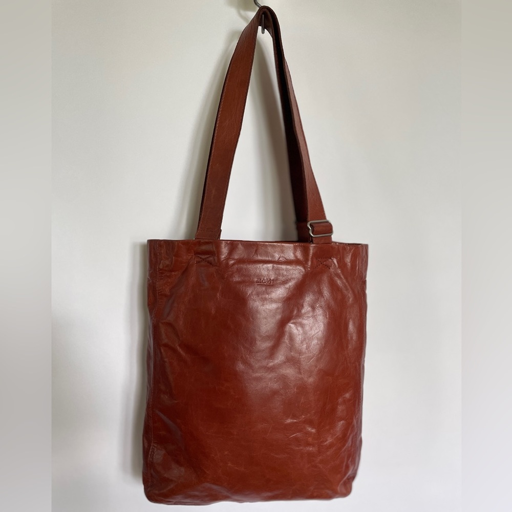 M0851 🇨🇦SH04 Soft Shopper small tote in Sequoia Aniline leather handles adjust